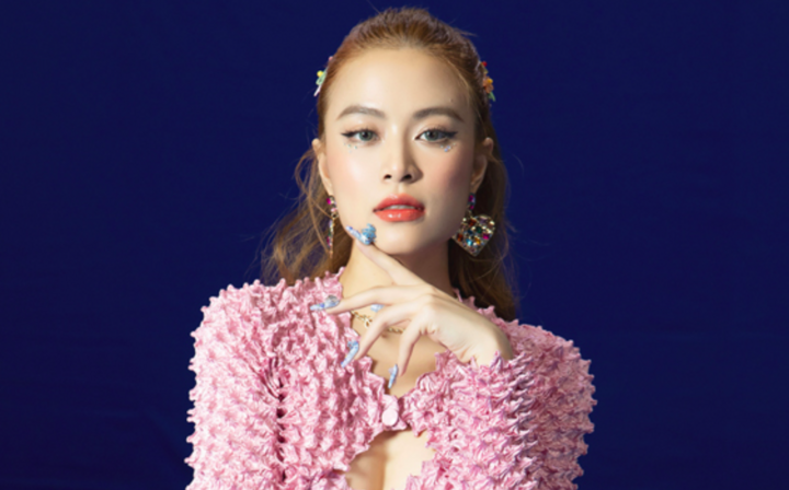 Hoàng Thuỳ Linh chia sẻ cô đang hạnh phúc