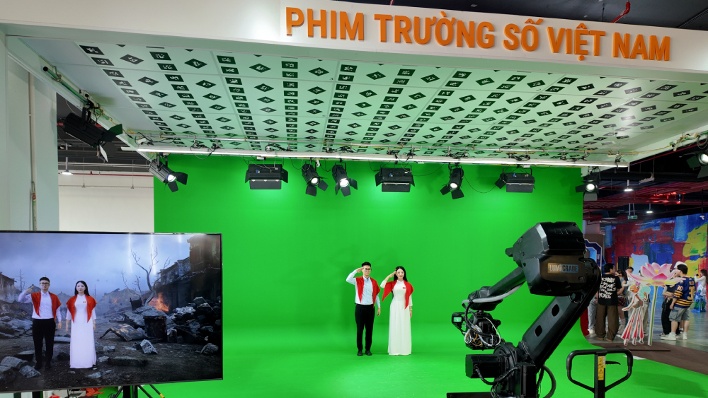 Khán giả thích thú trải nghiệm phim trường số