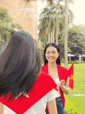 Bé Mon mới 12 tuổi đã cao gần 1,75m, khuôn mặt xinh xắn như bản sao của mẹ Hoa hậu