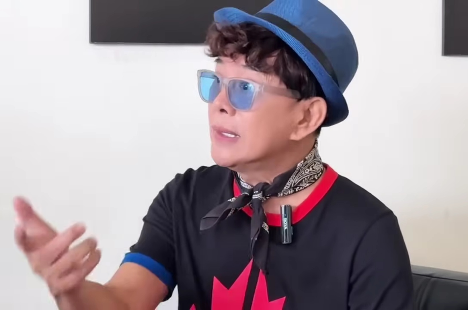 Ảnh chân dung Lê Tuấn