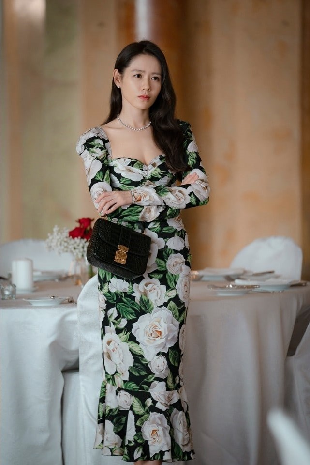 Trang phục nhẹ nhàng nhưng tinh tế của Son Ye Jin