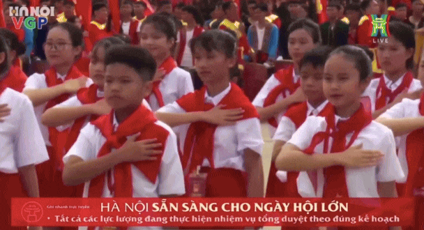 Khoảnh khắc Tiến Quân Ca hòa cùng Giai Điệu Tự Hào