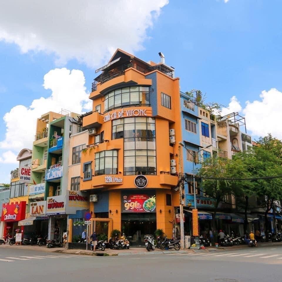 Nhà hàng 5 tầng của Nguyên Khang tại trung tâm quận 3