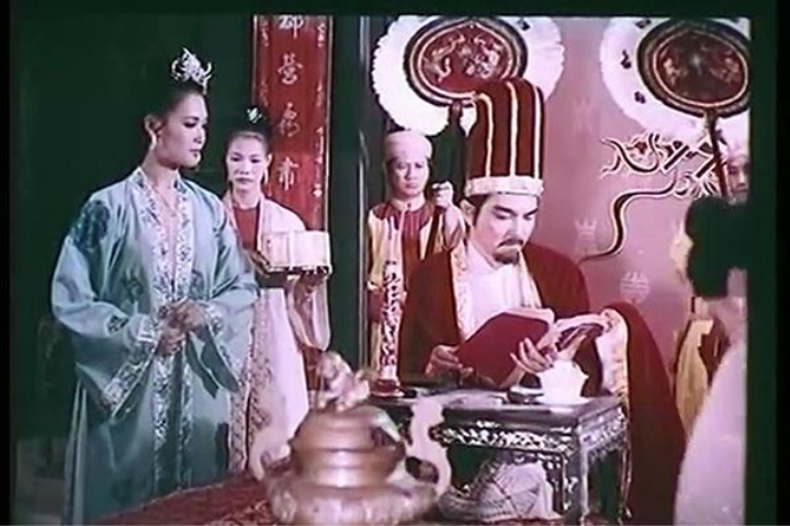 Phục trang công phu trong Đêm Hội Long Trì