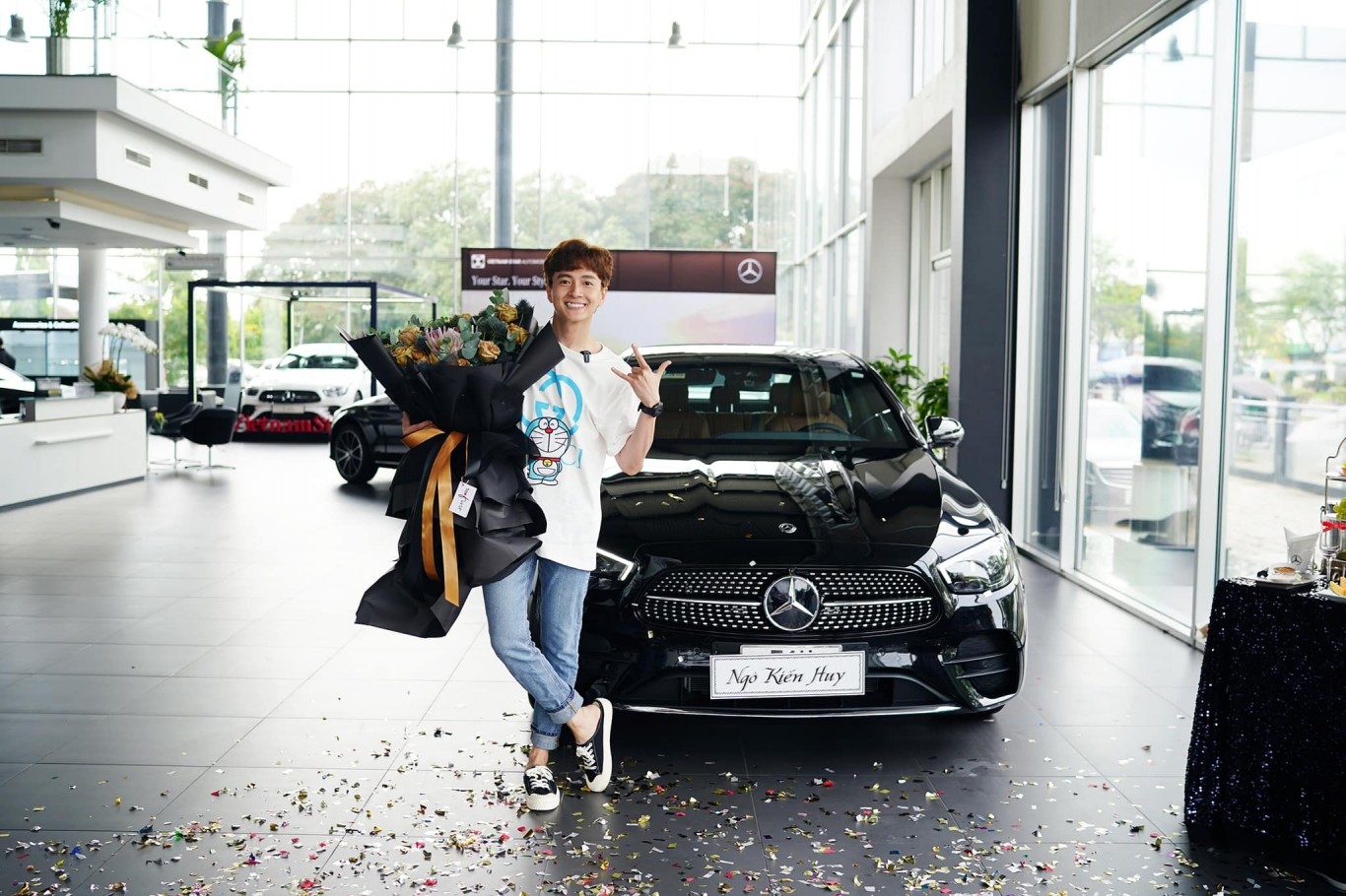 Xe hơi sang trọng của Ngô Kiến Huy