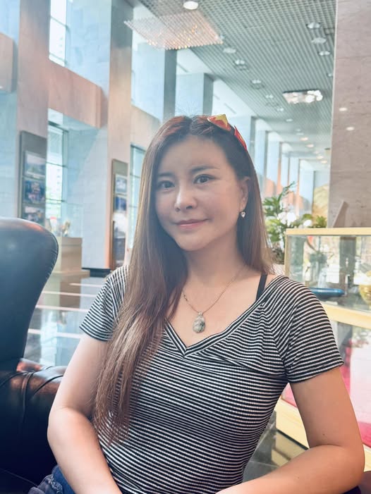 Diễn viên Kim Oanh tự tin chia sẻ hình ảnh mặt mộc cam thường trên trang cá nhân
