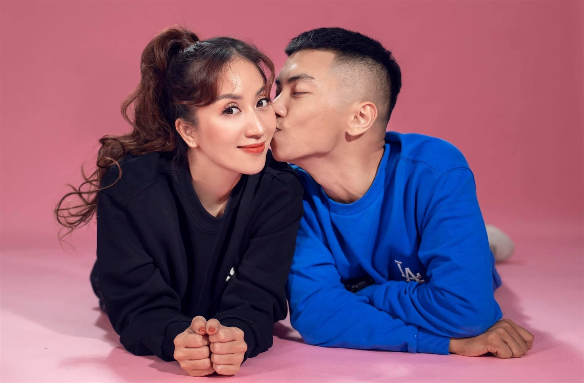 Khánh Thi và Phan Hiển bên nhau khi gặp khó khăn sau sinh con