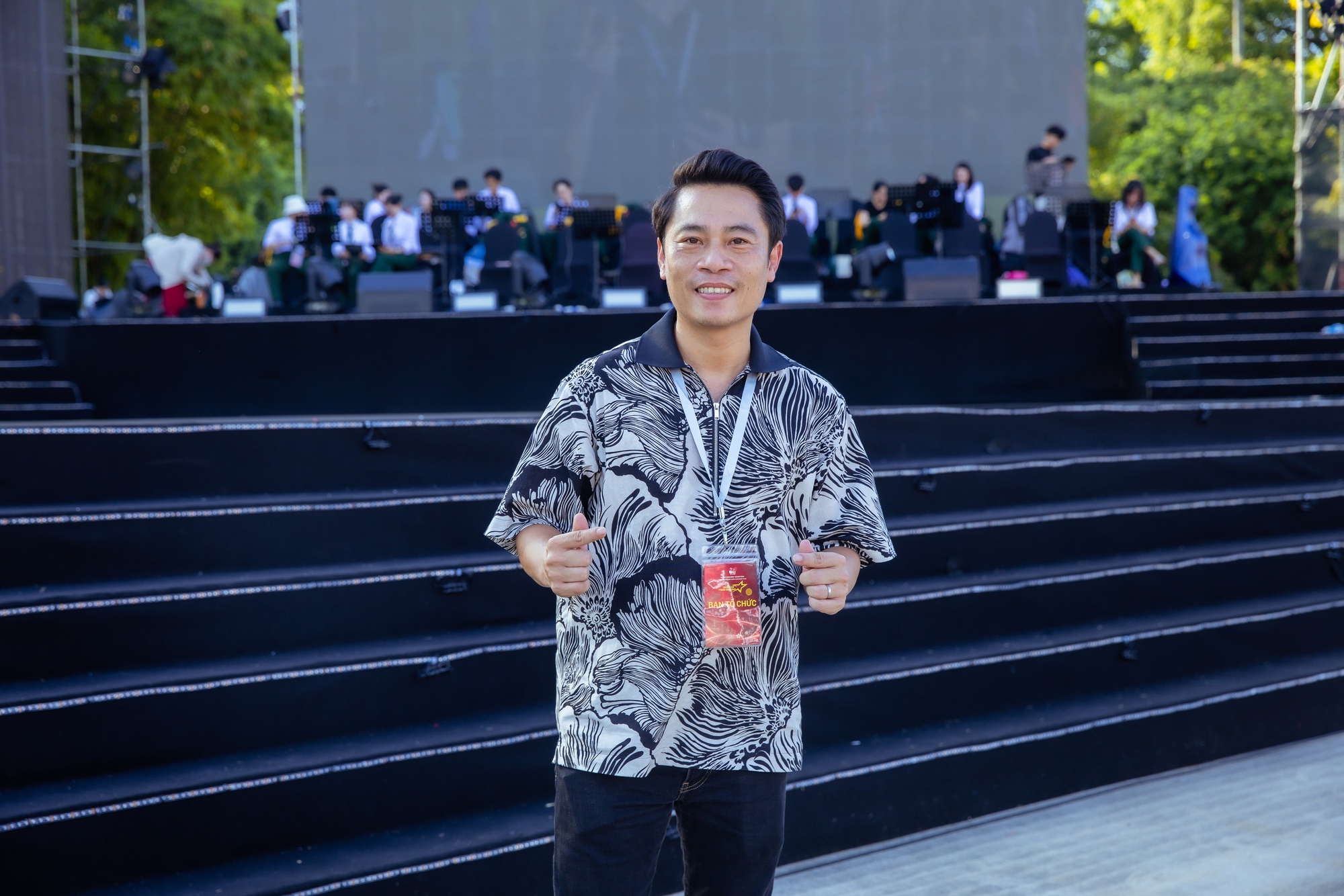 Đạo diễn Phạm Hoàng Giang tại hậu trường concert