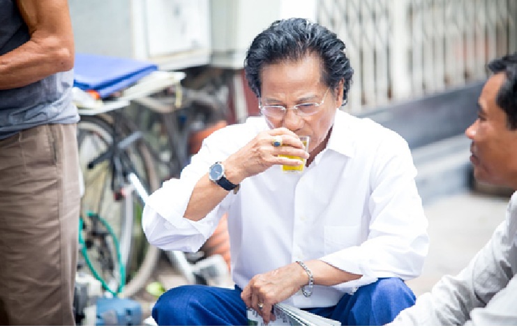 Chế Linh đi dạo ở Hà Nội