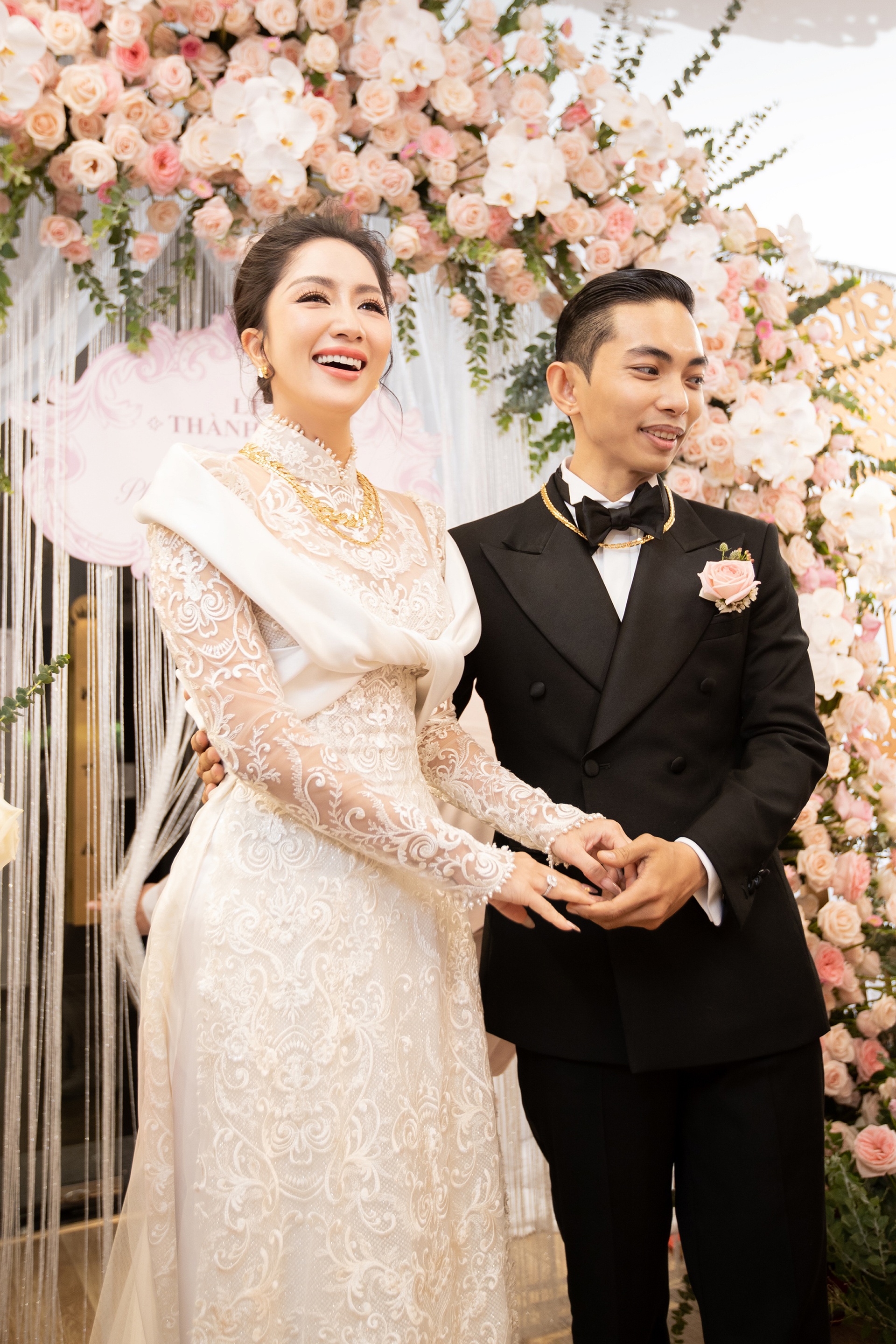 Khánh Thi và Phan Hiển trong ngày cưới