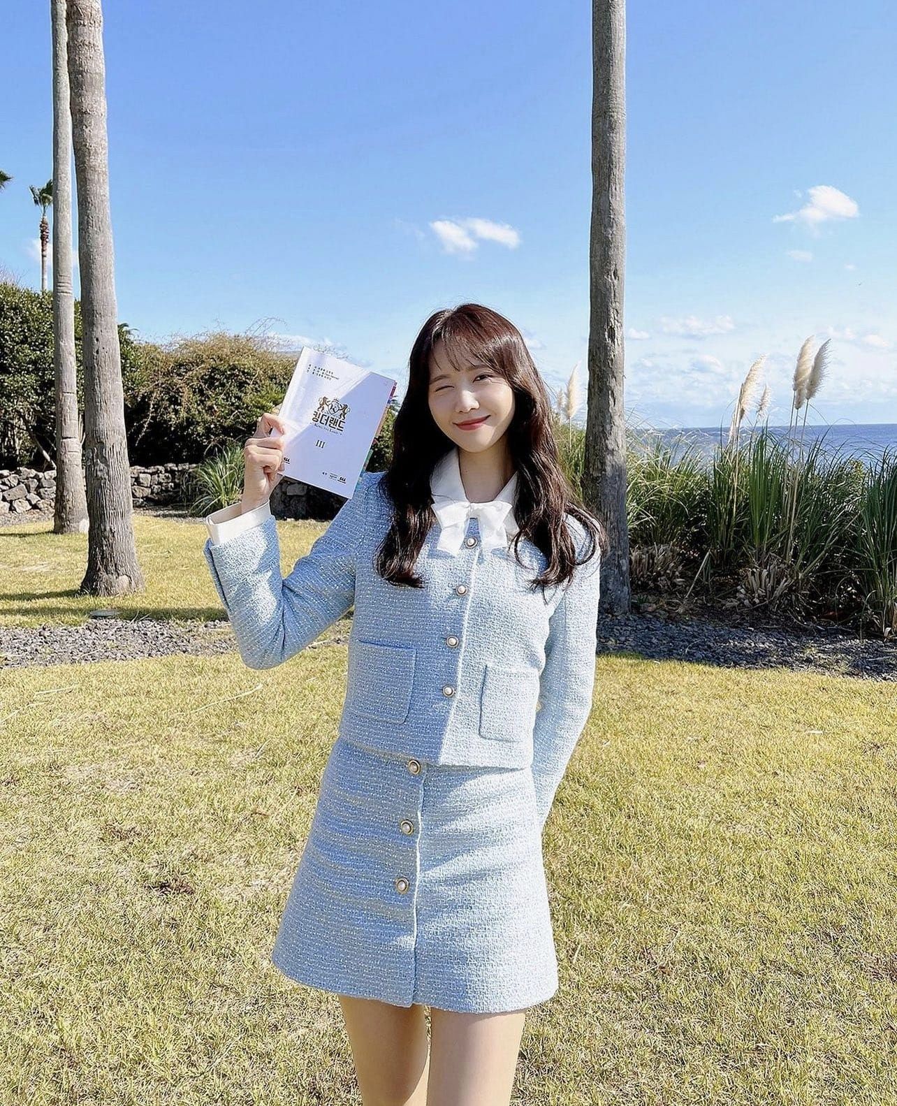 Áo khoác tweed và blazer sang trọng của Yoona