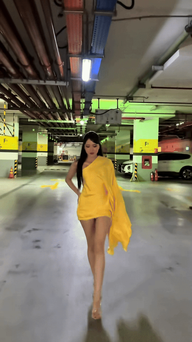 Thiều Bảo Trâm catwalk tự tin