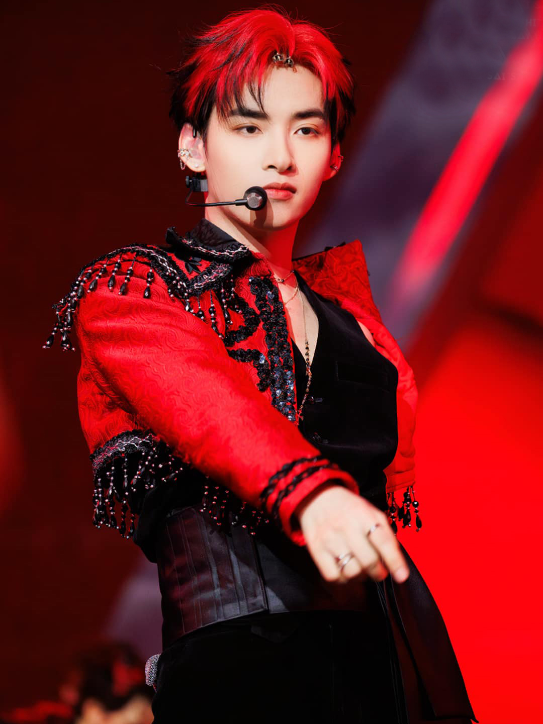 Hùng Huỳnh trên sân khấu Anh Trai Say Hi