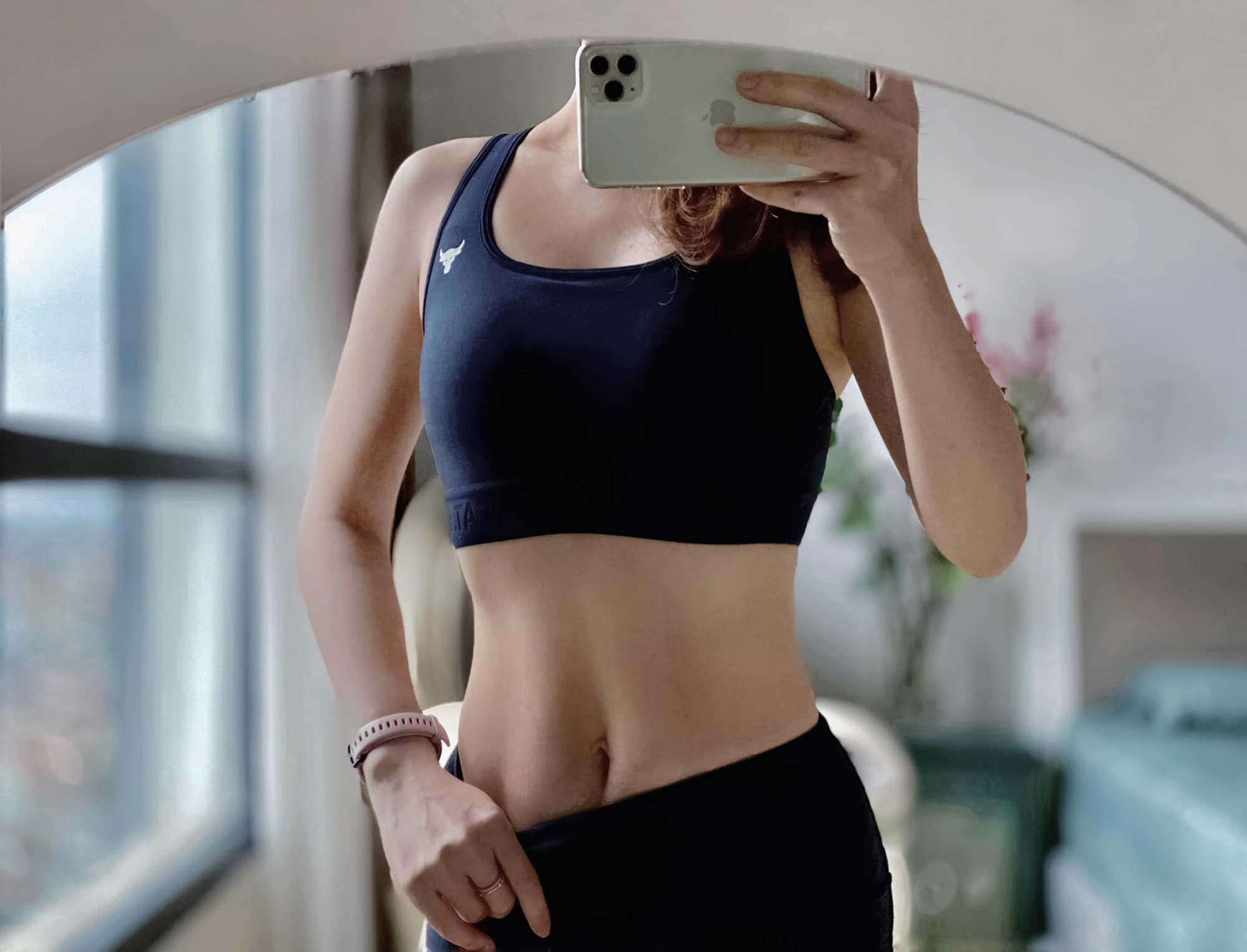 Visual tự nhiên cùng vòng eo phẳng lì
