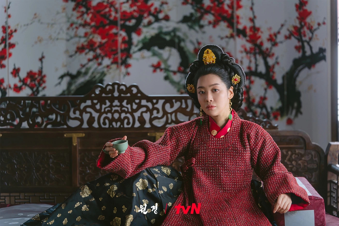 The Queen Who Crowns - Cảnh phim cung đình kịch tính