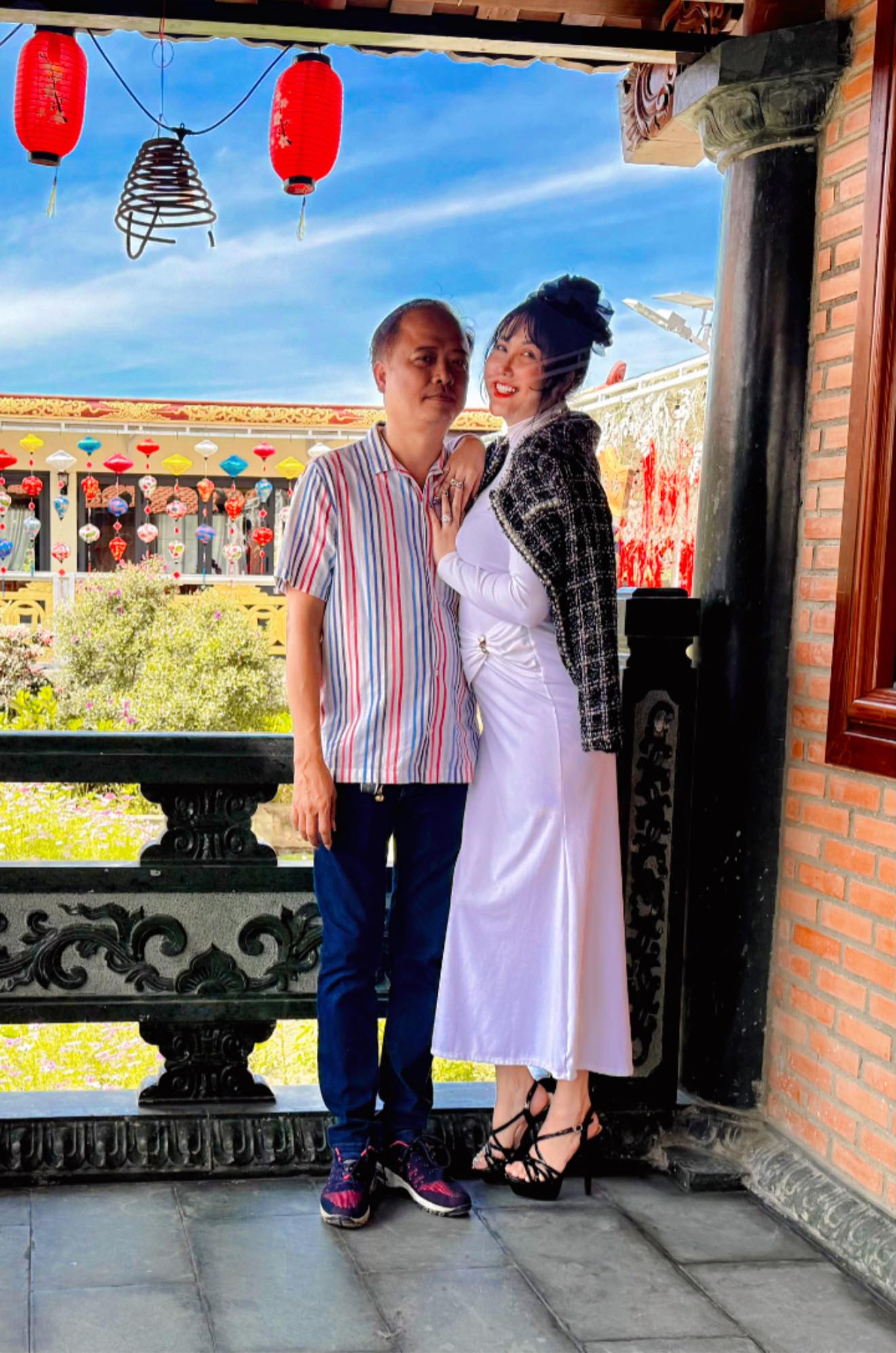 Phi Thanh Vân hạnh phúc bên bạn trai