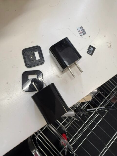 Camera giấu kín trong phòng thay đồ