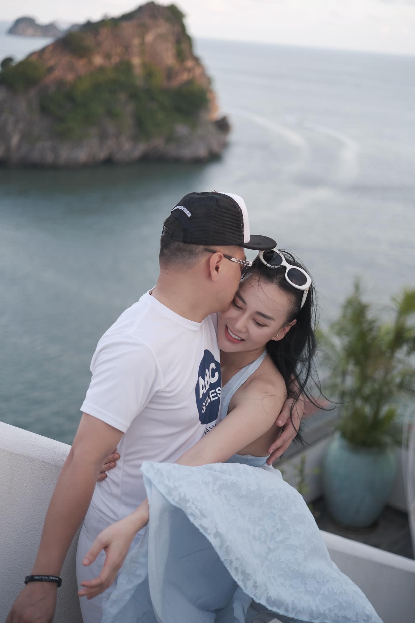 Khoảnh khắc đời thường của vợ chồng Phương Oanh - Shark Bình