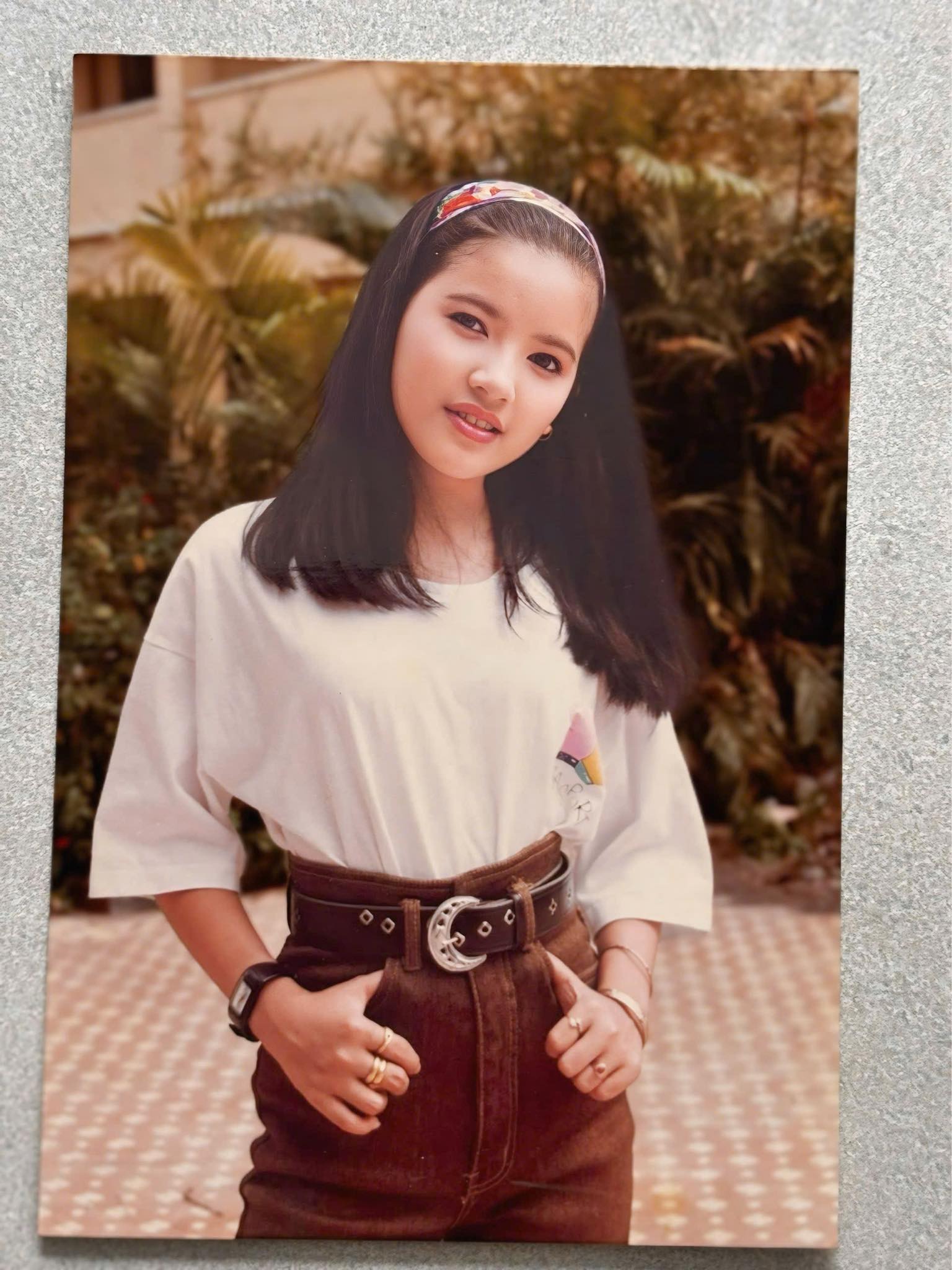 Ngọc Trinh bên bố trong chuyến đi núi Bà Tây Ninh