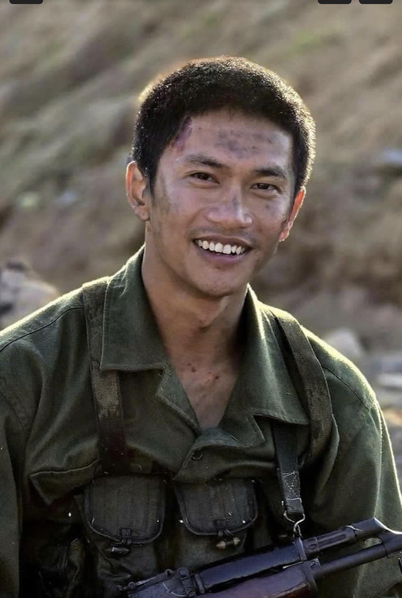 Cảnh chiến tranh trong Mưa Đỏ