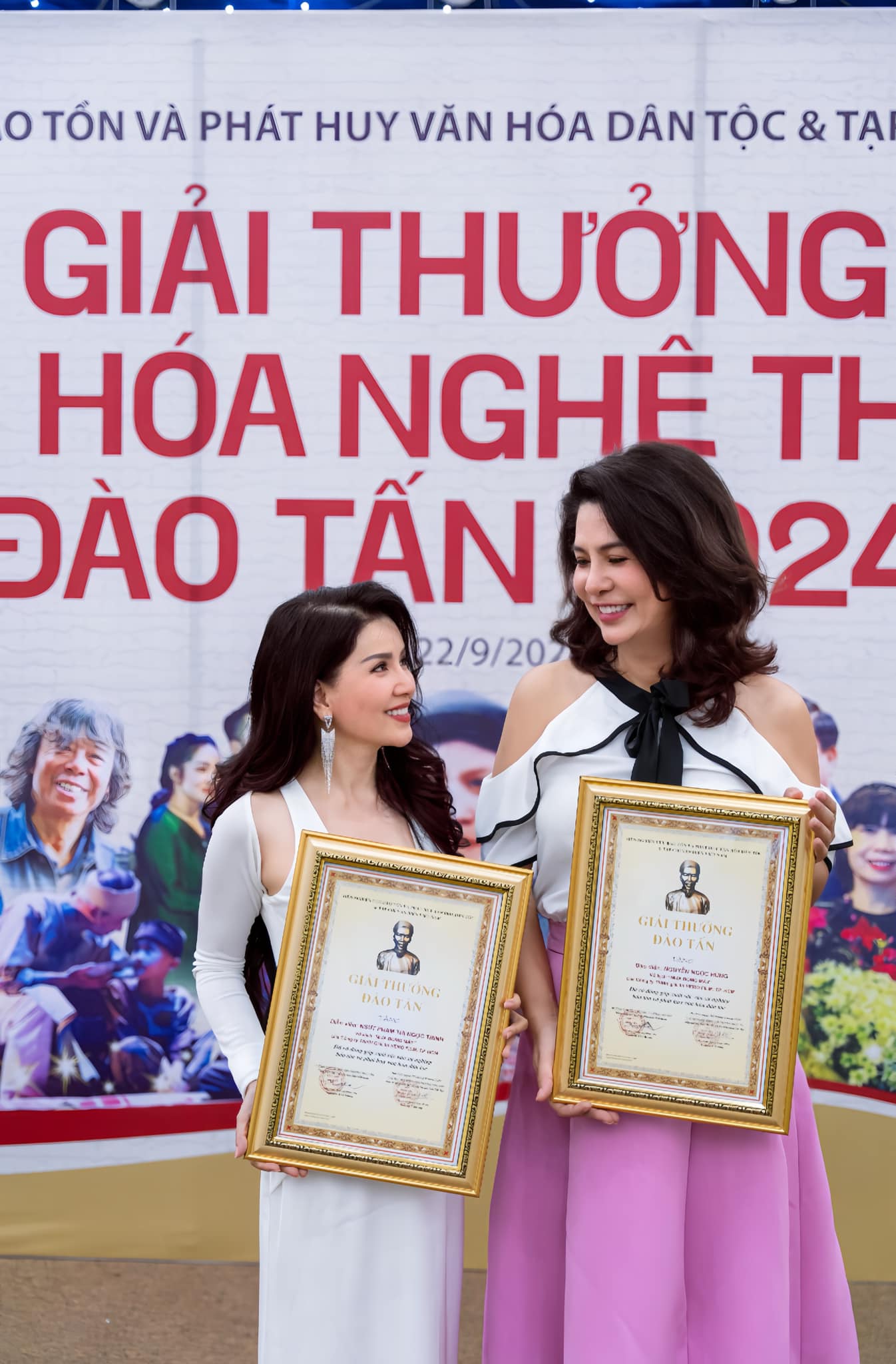 Ngọc Trinh và đạo diễn Hồng Ngọc