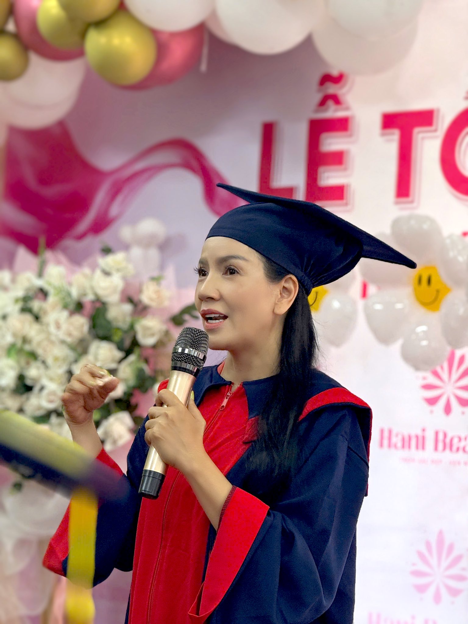 NSƯT Ngọc Trinh chúc mừng học trò