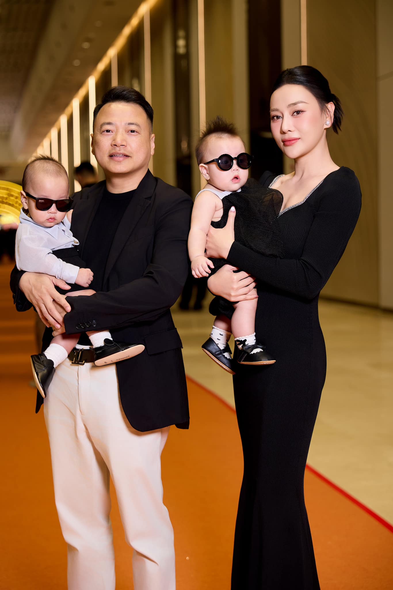 Cuộc sống viên mãn của vợ chồng Phương Oanh và Shark Bình