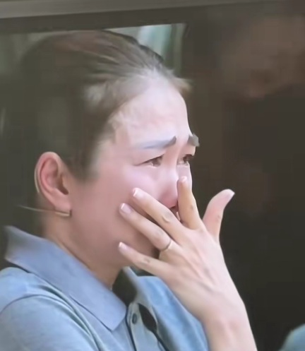 MC Thanh Thảo xúc động bật khóc