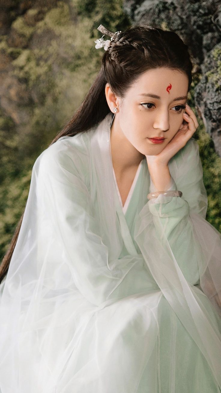 Địch Lệ Nhiệt Ba tươi sáng, ma mị