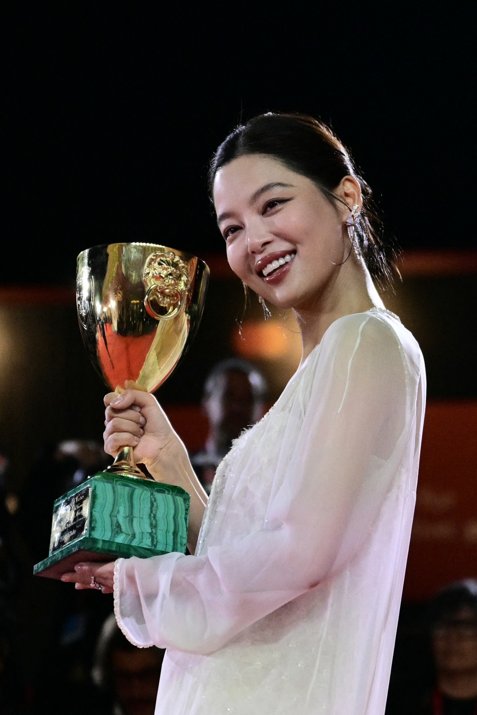 Cư dân mạng mỉa mai Lưu Diệc Phi