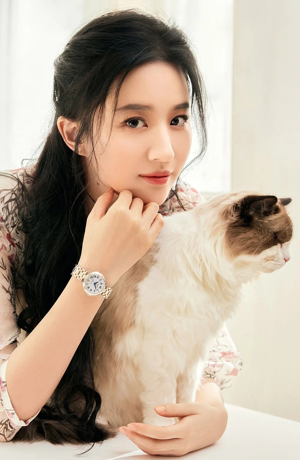 Vị trí các sao nữ trên bìa tạp chí theo thành tích