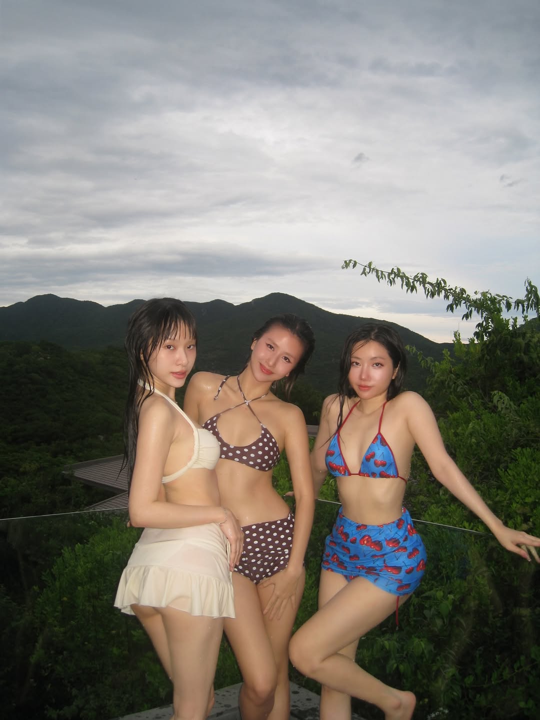 Em Xinh đọ sắc trong bikini