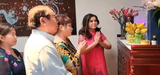 Thu Vân và Đoàn Đình Sơn gặp lại thắp hương xin lỗi