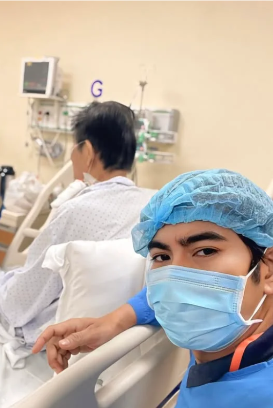 Thanh Bình chăm sóc ba trong bệnh viện