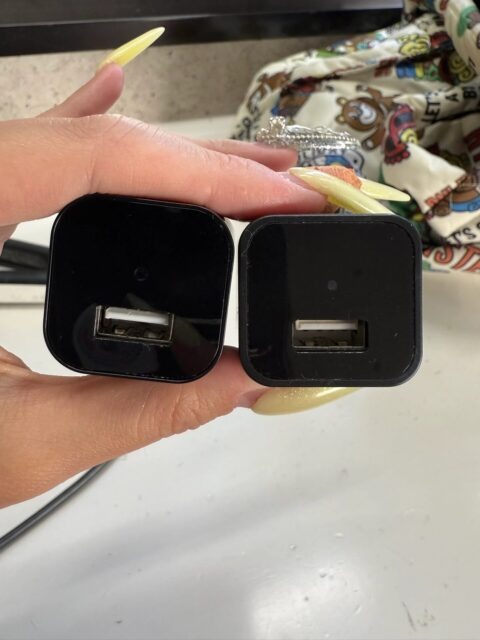 Camera giấu kín dưới ổ sạc điện thoại