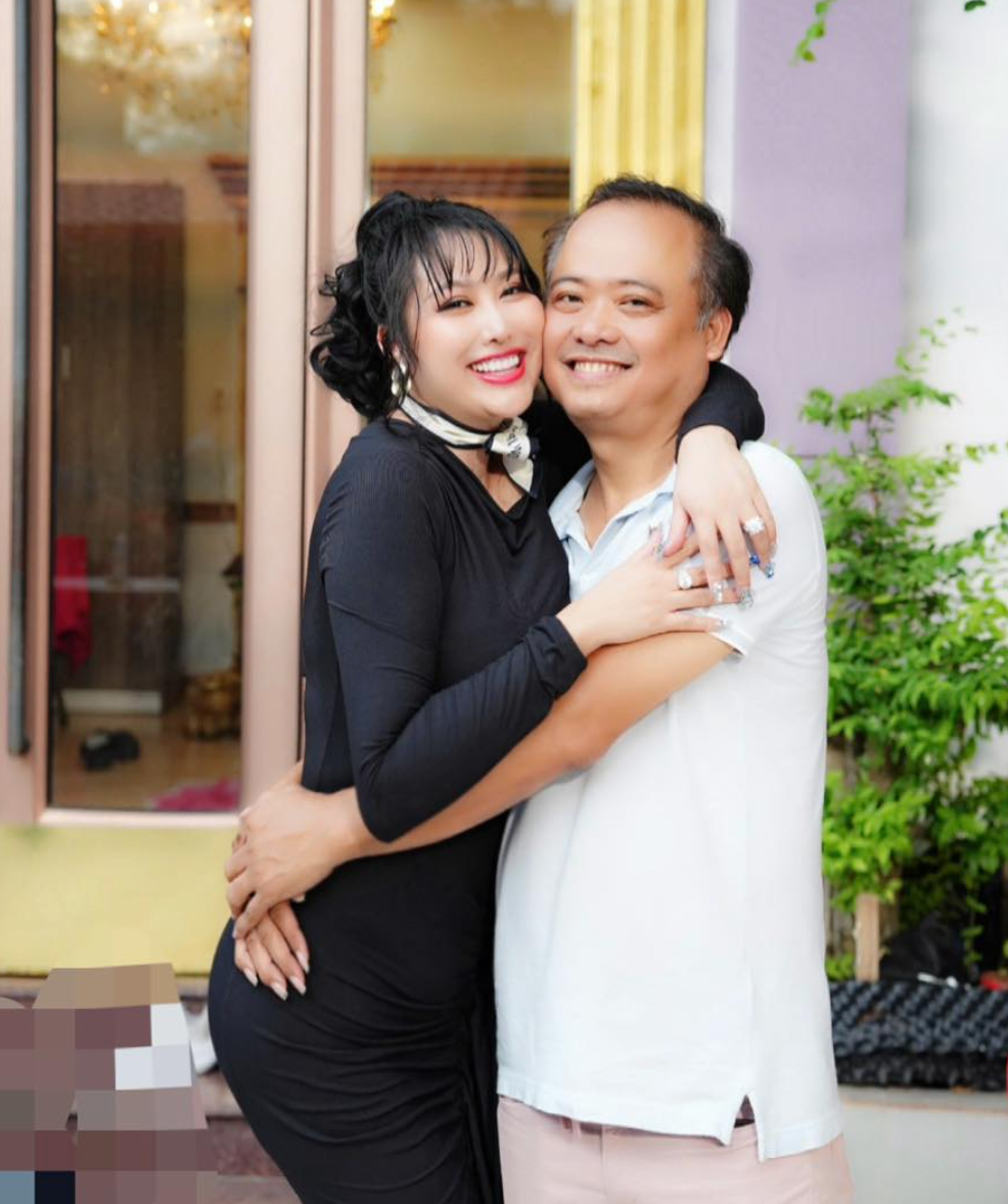 Phi Thanh Vân cùng bạn trai đại gia