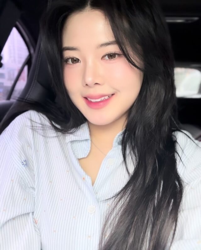 Nữ golf thủ Jang So Hee xinh đẹp như hoa hậu