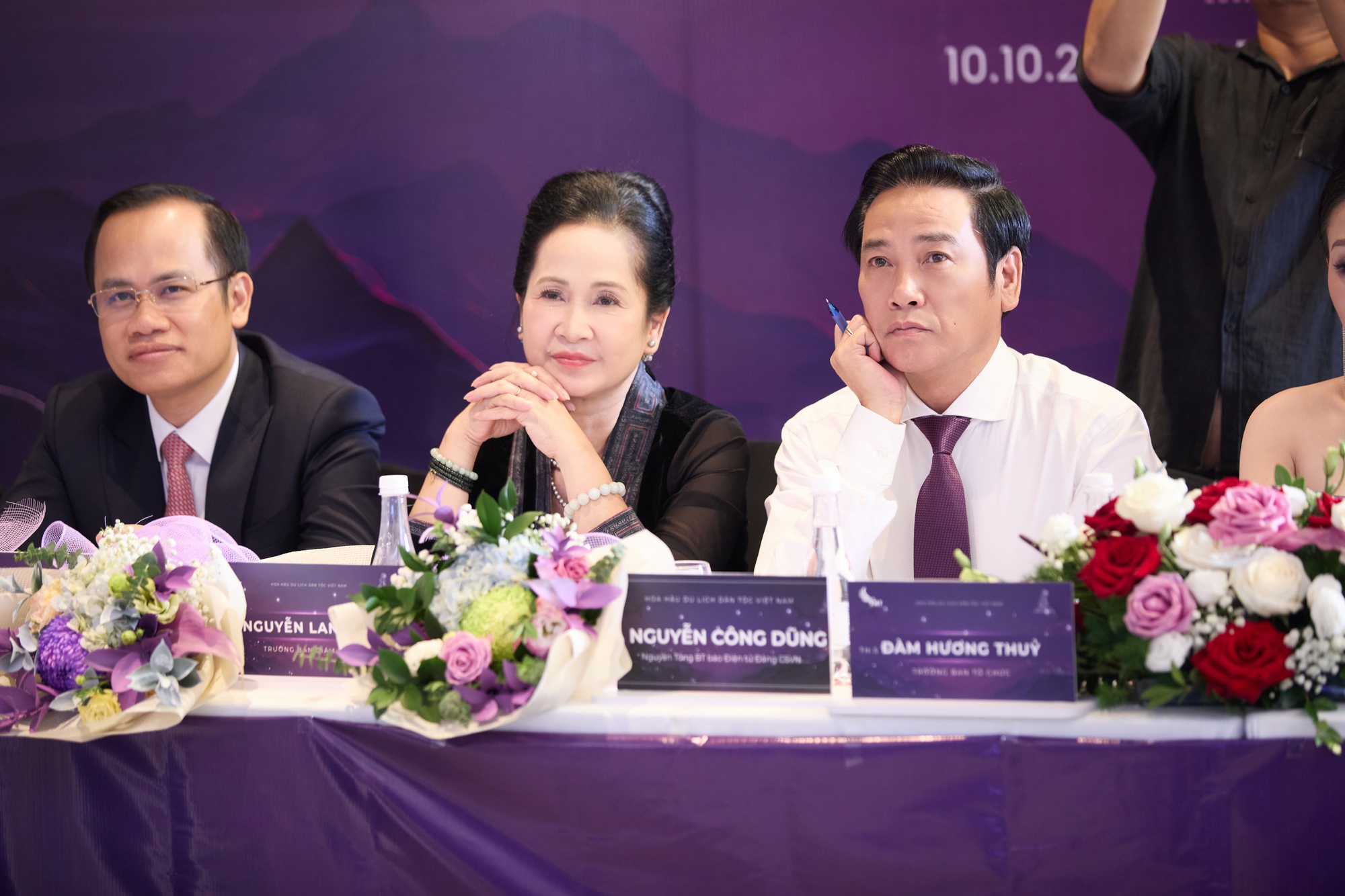 NSND Lan Hương trong ban giám khảo