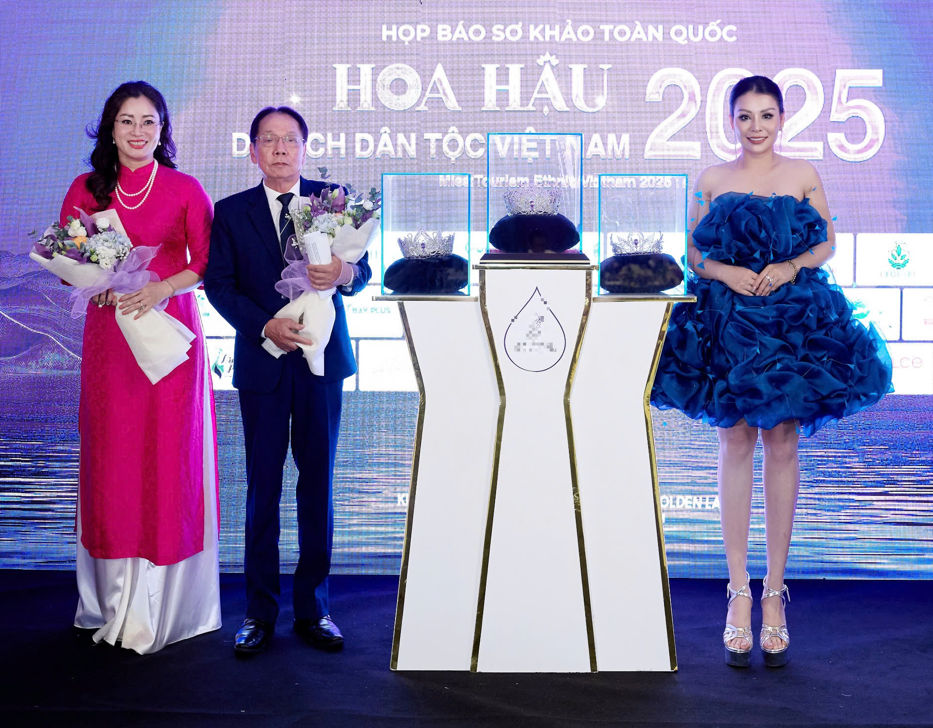 Phần công bố vương miện