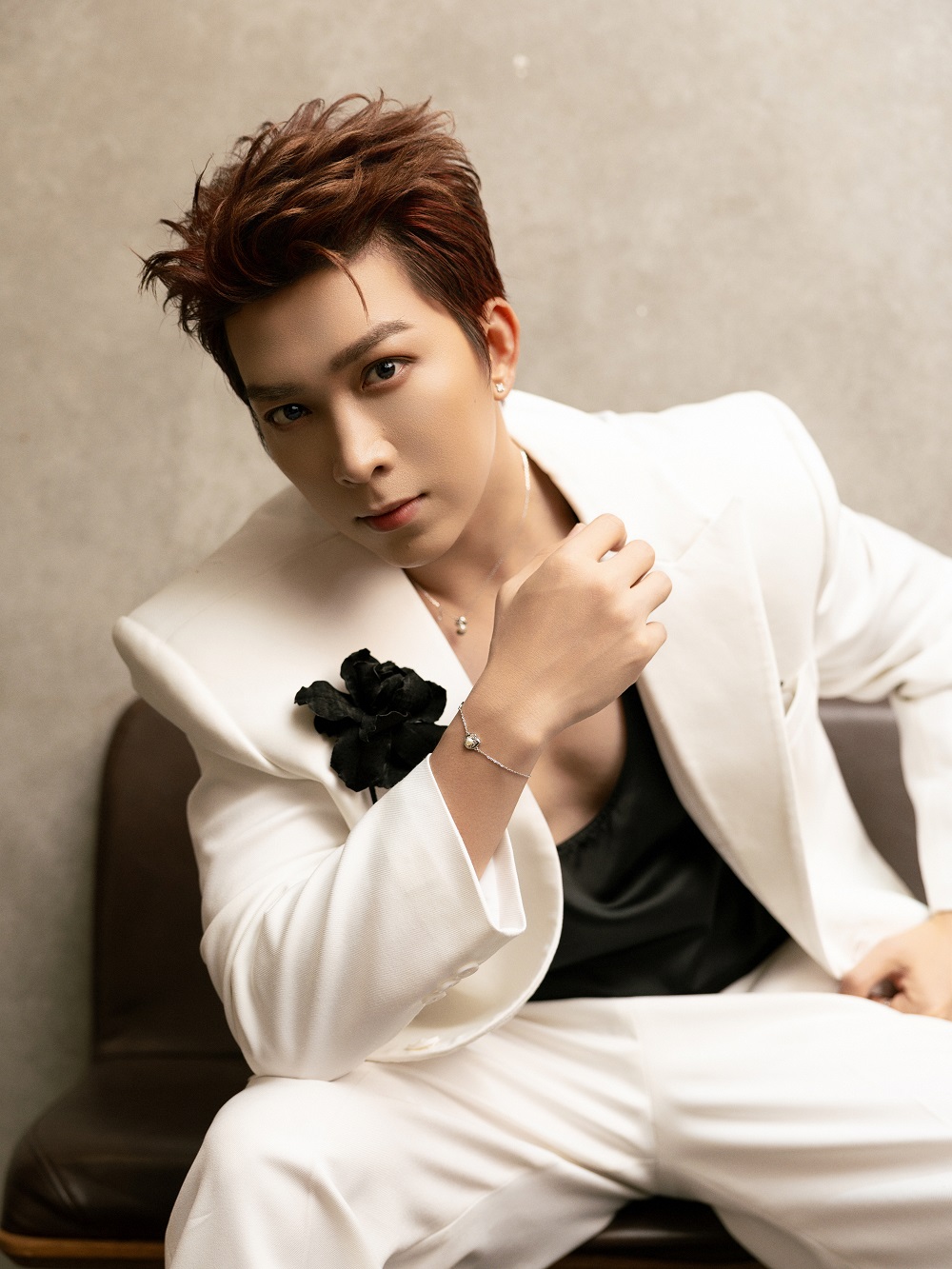 Trang sức thiết kế hình chú Hải Ly ôm viên ngọc trai