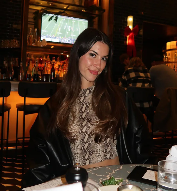 Isabelle Tate trong bộ phim đầu tay Isabelle Tate trong bộ phim đầu tay