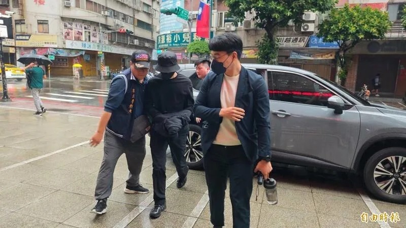 Cảnh sát điều tra trốn nghĩa vụ