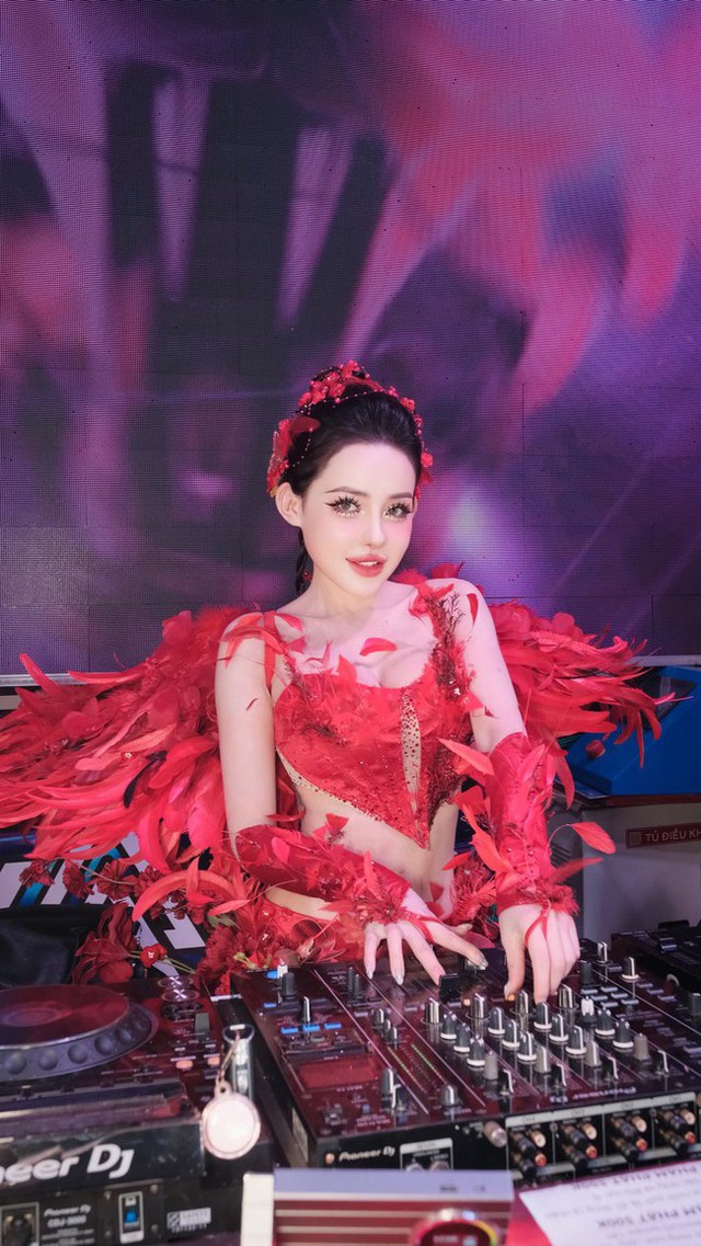 Nhan sắc có trang điểm gần đây