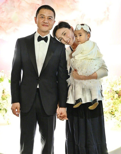 Lý Á Bằng và người vợ thứ 2 ly hôn sau ba năm.