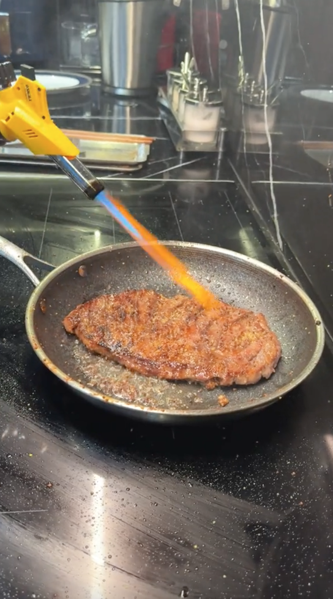 Bò Wagyu mọng nước được cắt ra