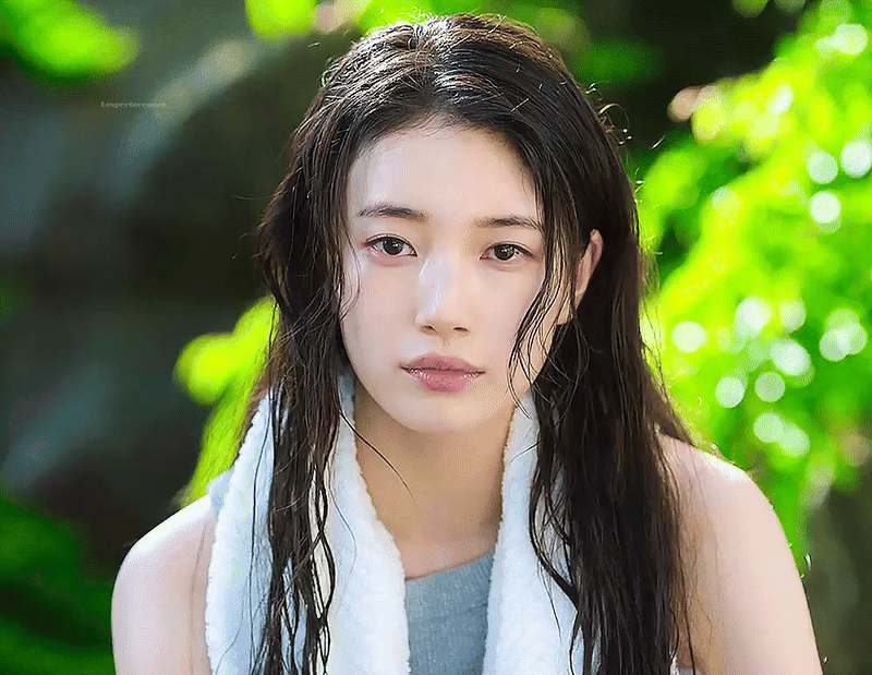 Suzy với vẻ ngoài tươi trẻ
