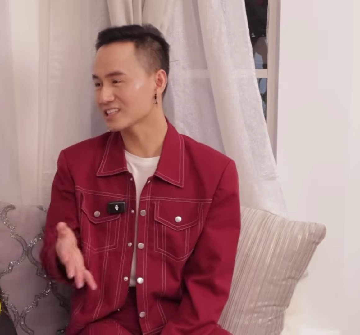 Nam ca sĩ bỏ việc ngân hàng: Tôi không có tiền mua xe - Ảnh 1. Ngô Khải Anh chia sẻ câu chuyện đời mình