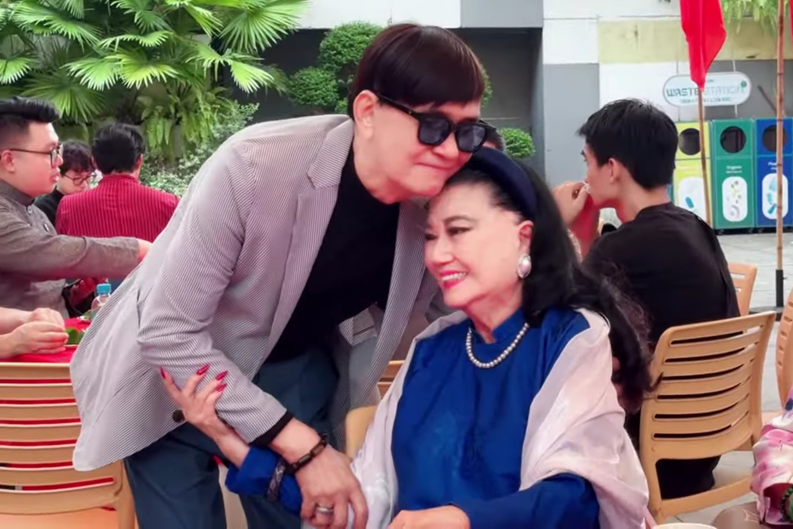 NSND Thanh Điền và NSND Kim Cương tại lễ cúng Tổ nghiệp