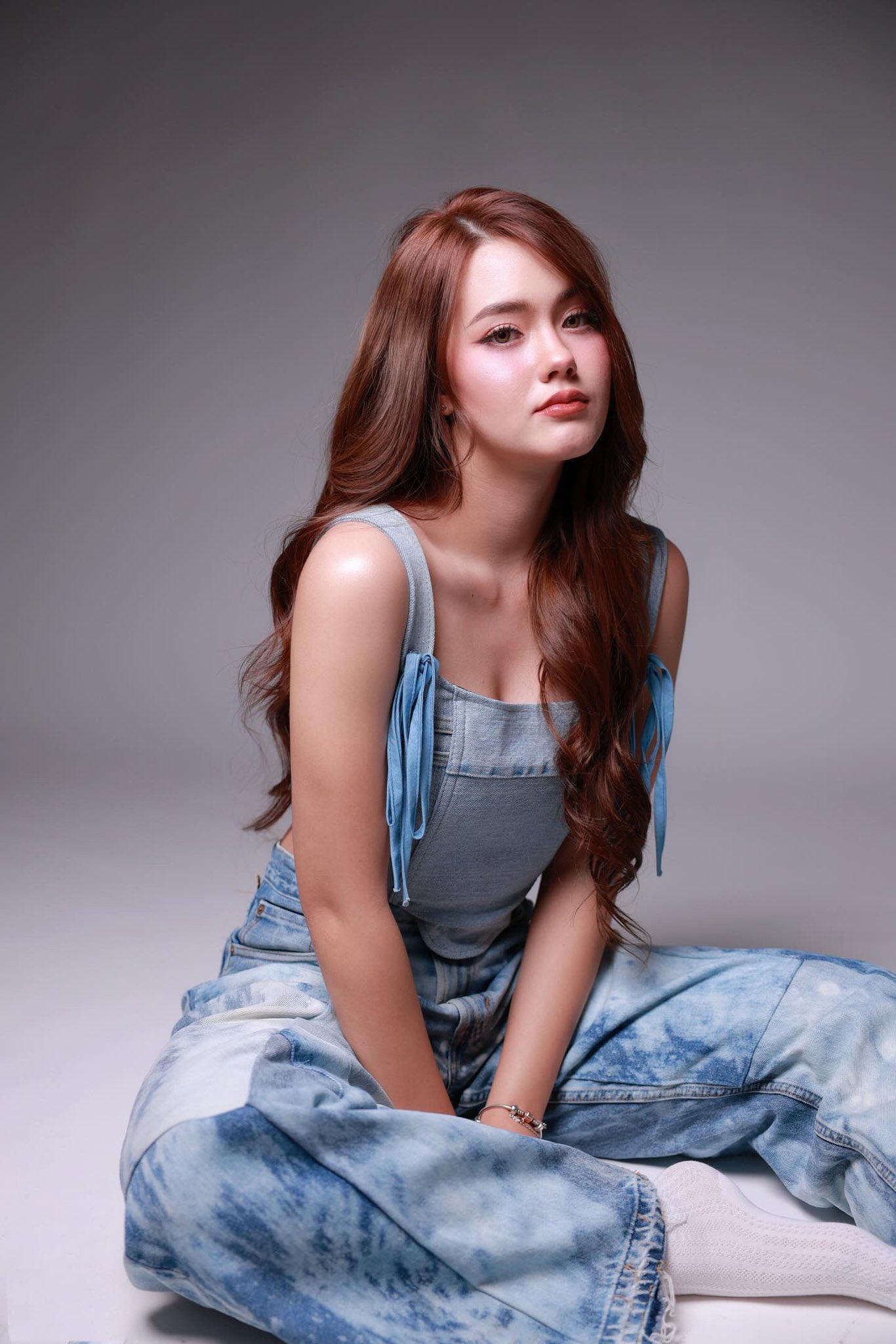 Denise khoe vóc dáng cân đối và thần thái cuốn hút
