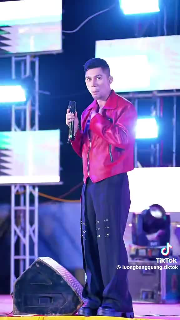 Lương Bằng Quang biểu diễn